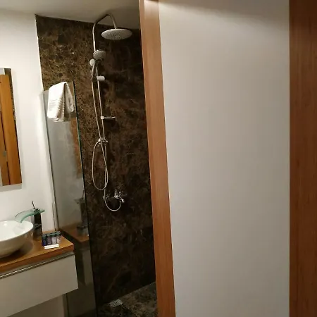 Loews Sky Residence 酒店